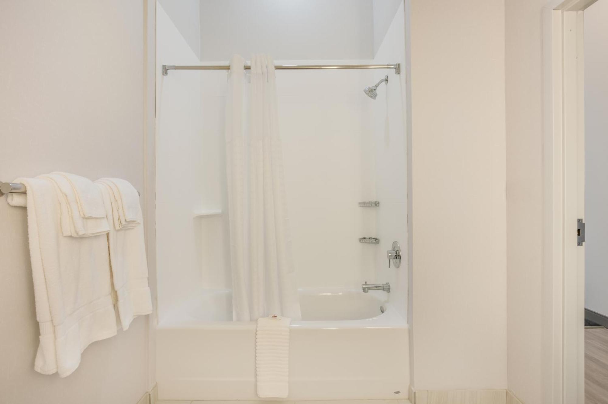 Comfort Inn & Suites Гейлорд Екстериор снимка