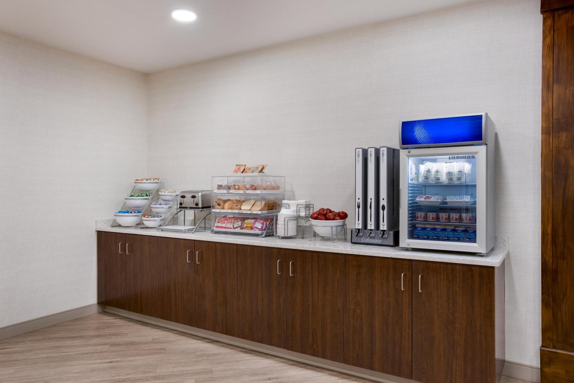 Comfort Inn & Suites Гейлорд Екстериор снимка