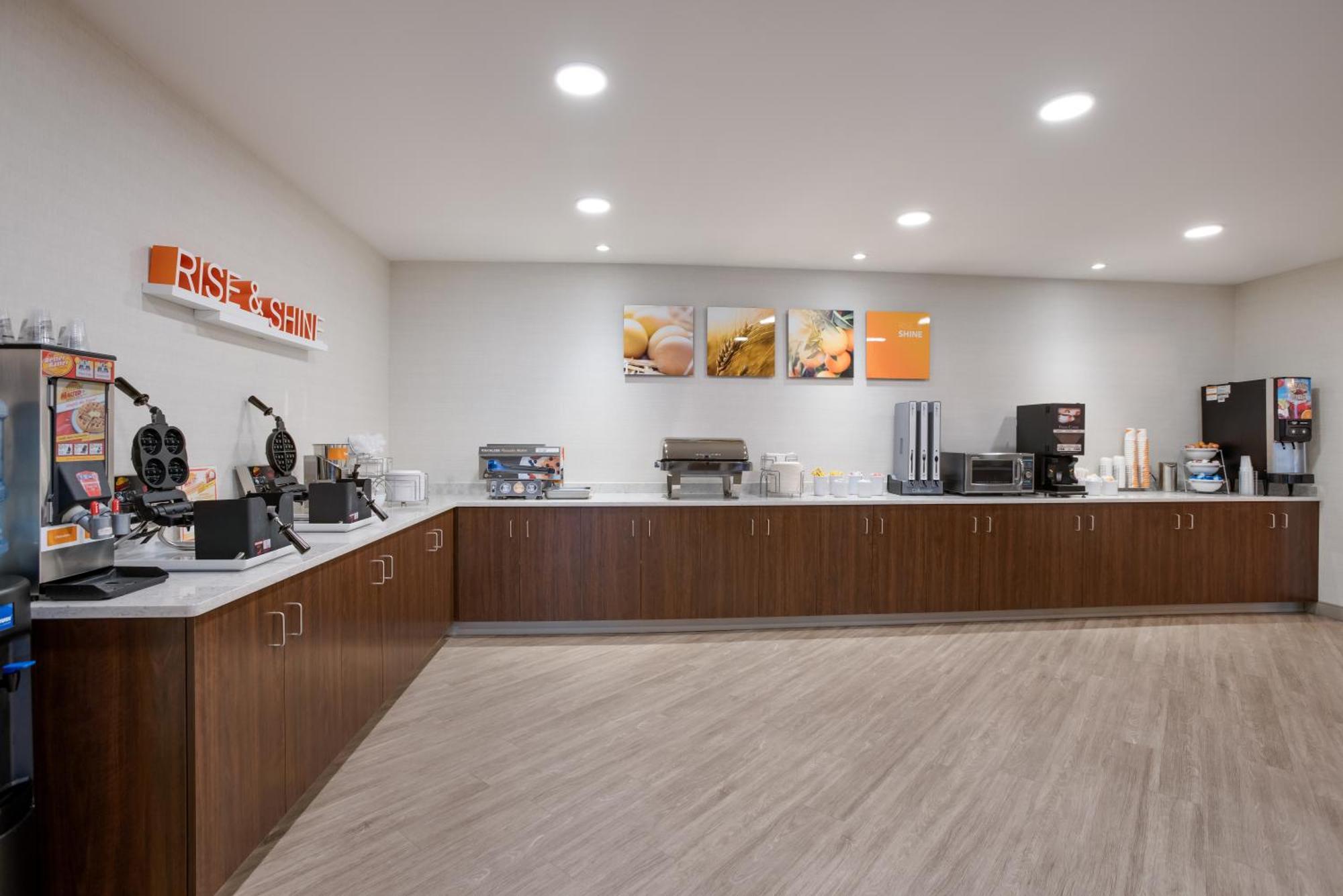 Comfort Inn & Suites Гейлорд Екстериор снимка